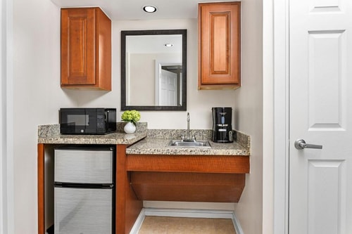 King Room Near The Grande Cove ORL 2 Luxury Bookings