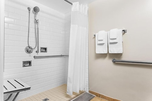 King Room Near The Grande Cove ORL 4 Luxury Bookings