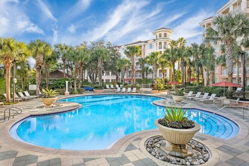 King Room Near The Grande Cove ORL 10 Luxury Bookings