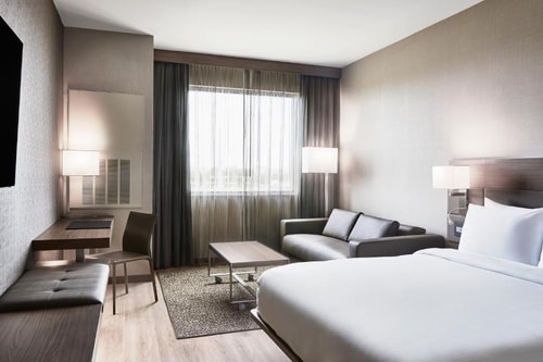 Guest Room Near Wells Fargo Bank MIA Luxury Bookings