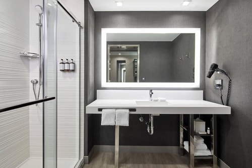 Guest Room Near Anatomy MIA 4 Luxury Bookings