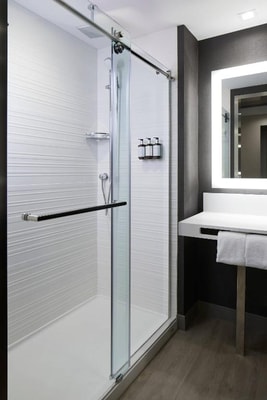 Guest Room Near Anatomy MIA 5 Luxury Bookings