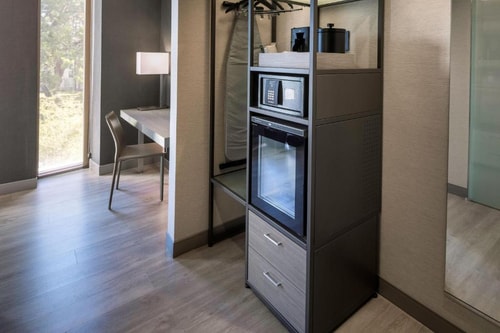 Guest Room Near Anatomy MIA 3 Luxury Bookings