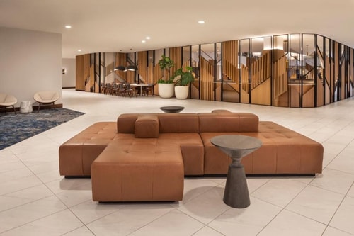 Traditional Guest Room Near Brooklyn Bowl LAS 9 Luxury Bookings