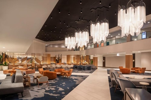 Traditional Guest Room Near Brooklyn Bowl LAS 11 Luxury Bookings