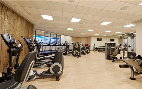 Traditional Guest Room Near Brooklyn Bowl LAS 12 Luxury Bookings