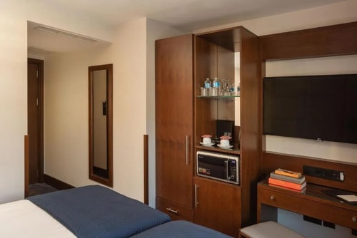 Deluxe Double Room Near Cleveland Square LON 4 Luxury Bookings