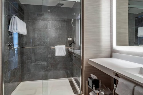 Guest Room Near Council of Teaching Hospitals WDC 6 Luxury Bookings