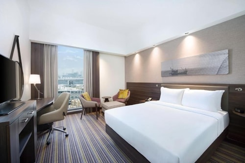 Standard King or Twin Room Near DXB Airport Luxury Bookings