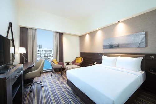 Standard King or Twin Room Near DXB Airport 3 Luxury Bookings