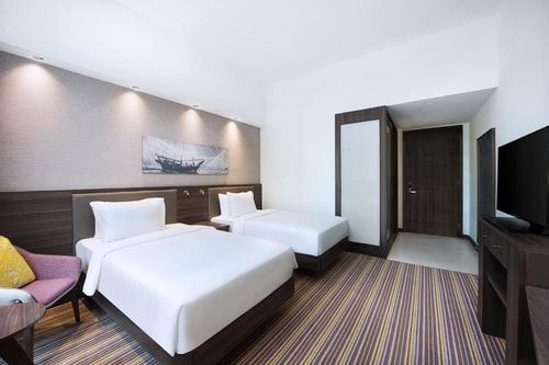 Standard King or Twin Room Near DXB Airport 8 Luxury Bookings