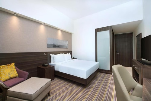 Standard King or Twin Room Near DXB Airport 10 Luxury Bookings
