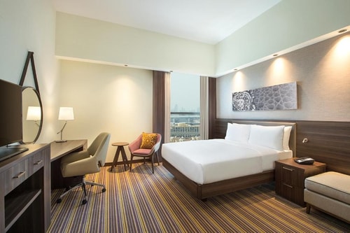 Standard King or Twin Room Near DXB Airport 12 Luxury Bookings