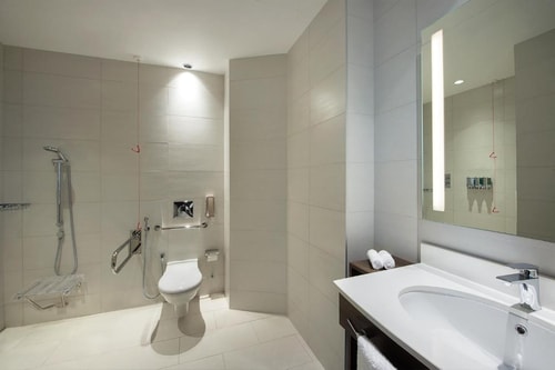 Standard King or Twin Room Near DXB Airport 13 Luxury Bookings