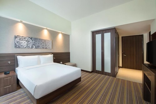 Standard King or Twin Room Near DXB Airport 14 Luxury Bookings
