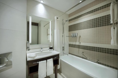 Standard King or Twin Room Near DXB Airport 18 Luxury Bookings