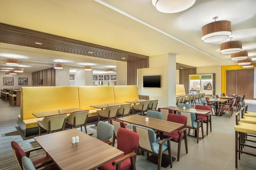 Standard King or Twin Room Near DXB Airport 19 Luxury Bookings