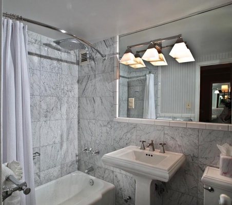 Studio Queen Near Charity Donation Foundation WDC 4 Luxury Bookings