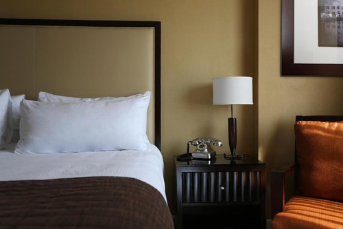 Studio Queen Near Charity Donation Foundation WDC 2 Luxury Bookings