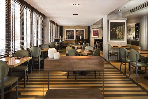 Studio Queen Near Charity Donation Foundation WDC 13 Luxury Bookings