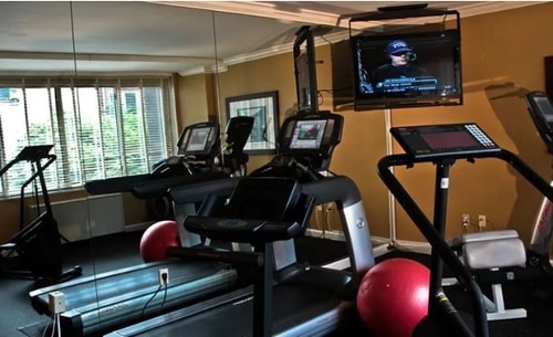 Studio Queen Near Charity Donation Foundation WDC 9 Luxury Bookings