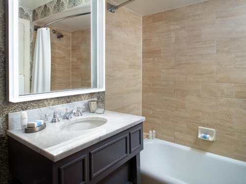 Deluxe Room Near Robert's Restaurant WDC 2 Luxury Bookings