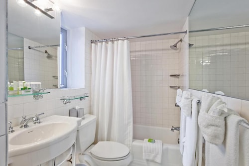 Deluxe King Room Near US Department of State WDC 3 Luxury Bookings