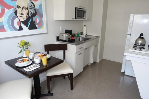 Deluxe King Room Near US Department of State WDC 2 Luxury Bookings