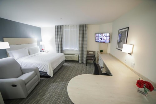 Suite Room with Kitchen Near Ready Windows MIA 1 Luxury Bookings