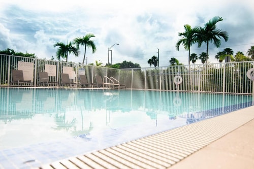 Suite Room with Kitchen Near Ready Windows MIA 11 Luxury Bookings