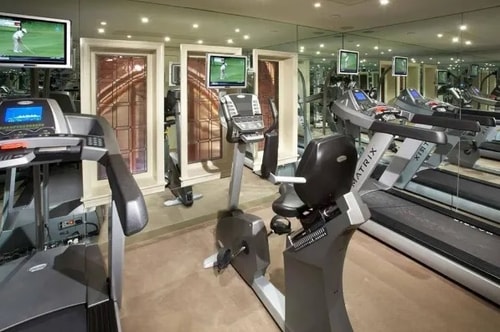 Queen Room Near West Wing Cafe WDC 9 Luxury Bookings