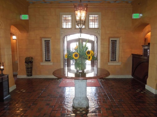 Queen Room Near West Wing Cafe WDC 7 Luxury Bookings