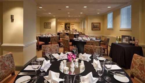 Queen Room Near West Wing Cafe WDC 13 Luxury Bookings