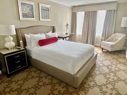 Queen Room Near West Wing Cafe WDC 2 Luxury Bookings
