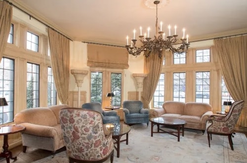 Queen Room Near West Wing Cafe WDC 8 Luxury Bookings