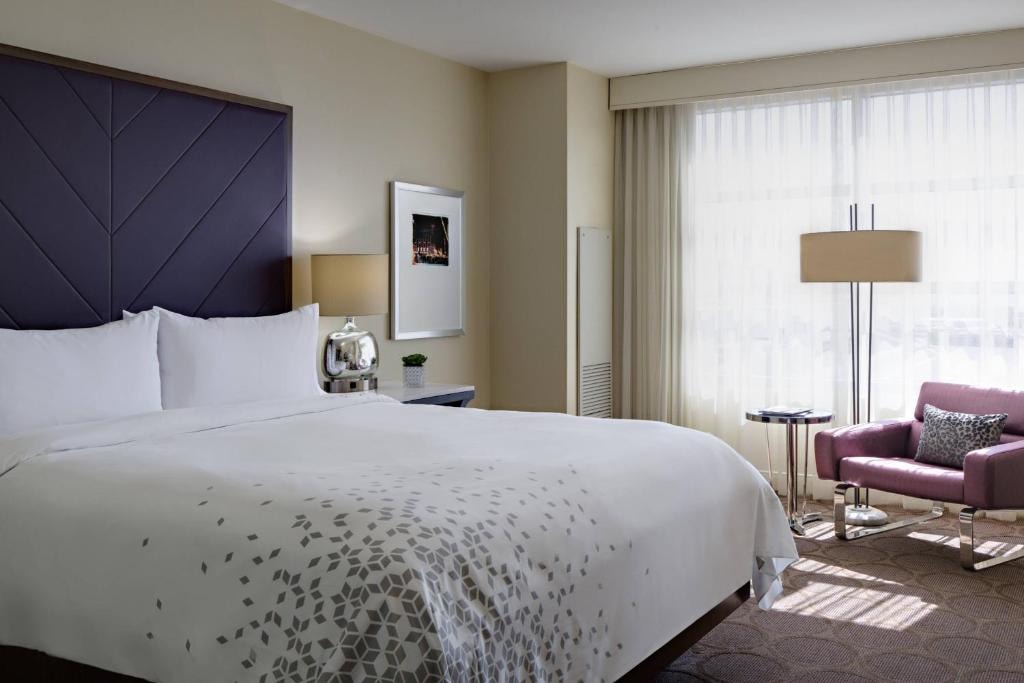 King Room Near The UPS Store LAS Luxury Bookings