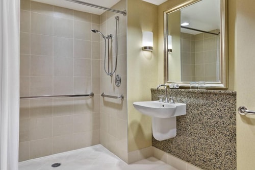 King Room Near The UPS Store LAS 3 Luxury Bookings