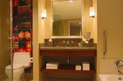 King Room Near The UPS Store LAS 4 Luxury Bookings