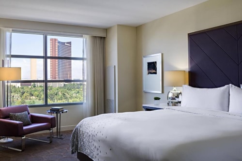 King Room Near The UPS Store LAS 1 Luxury Bookings