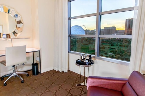 King Room Near The UPS Store LAS 7 Luxury Bookings