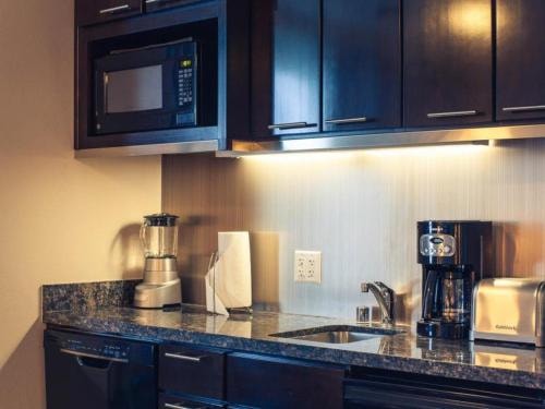 Studio Near Ultimate Auto Sales LAS 5 Luxury Bookings