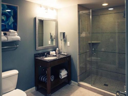 Studio Near Ultimate Auto Sales LAS 4 Luxury Bookings