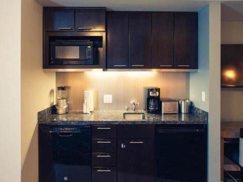 Studio Near Ultimate Auto Sales LAS 7 Luxury Bookings