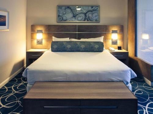 Studio Near Ultimate Auto Sales LAS Luxury Bookings