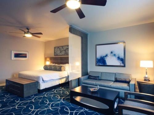 Studio Near Ultimate Auto Sales LAS 3 Luxury Bookings