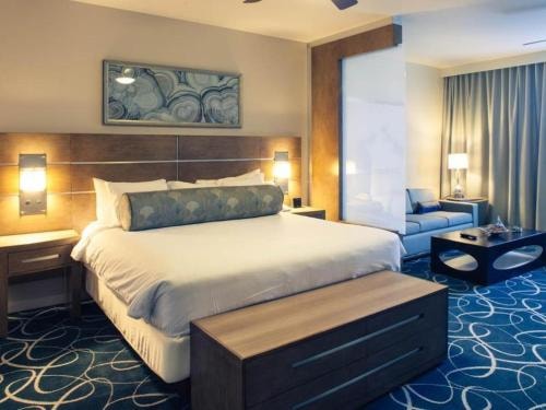 Studio Near Ultimate Auto Sales LAS 1 Luxury Bookings