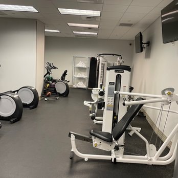 Studio Near Ultimate Auto Sales LAS 13 Luxury Bookings