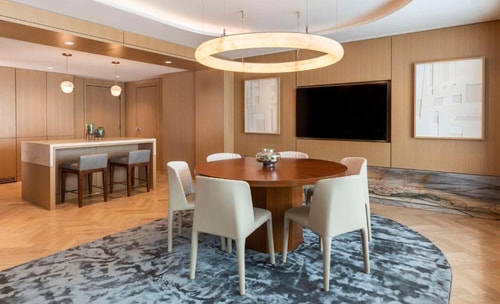 King Room Near Loyola University CHI 7 Luxury Bookings