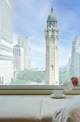 King Room Near Loyola University CHI 5 Luxury Bookings