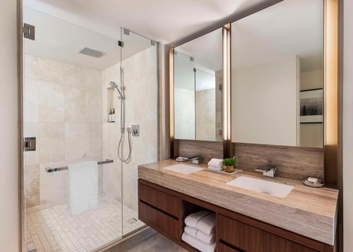 King Room Near Loyola University CHI 6 Luxury Bookings